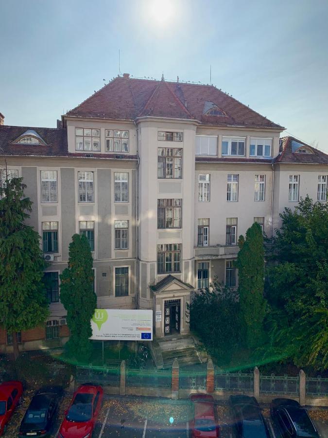 Cozy Apartment In The City Centre Next To Dom Square Сегед Екстериор снимка