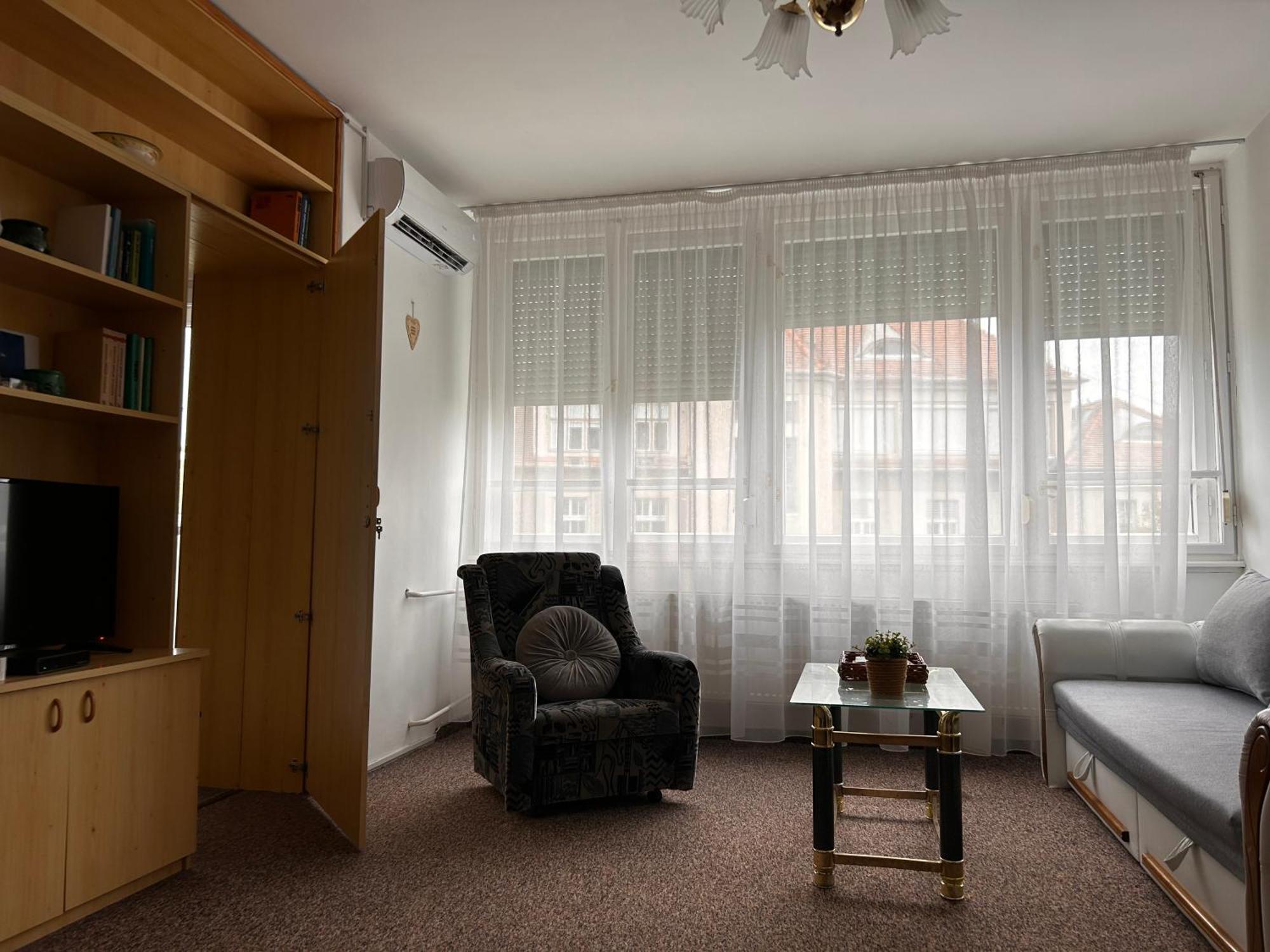 Cozy Apartment In The City Centre Next To Dom Square Сегед Екстериор снимка